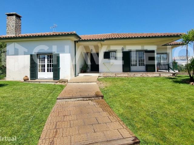 Moradia T4 com garagem e terreno a 10Kms de Vila de Rei