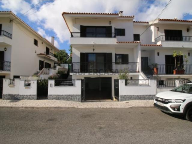 Moradia T4 com Garagem em Oeiras