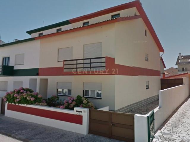 Moradia T4 com garagem em Peniche