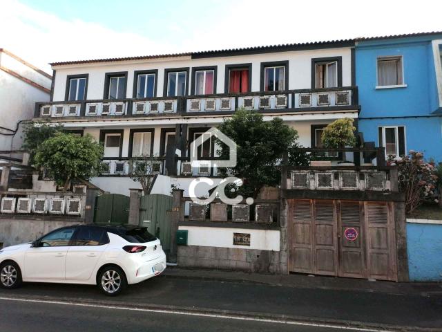 Moradia T4 com Garagem Praia da Vitória, Vila da Praia da Vitória, Praia da Vitória