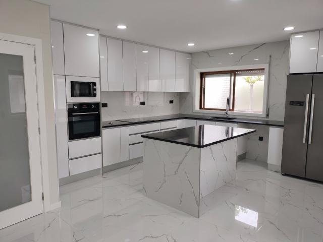 Moradia T4 com Garagem Terraço e Águas Furtadas