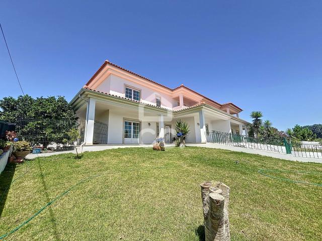 Moradia T4 com jardim, Casais da Serralheira, Caldas da Rainha