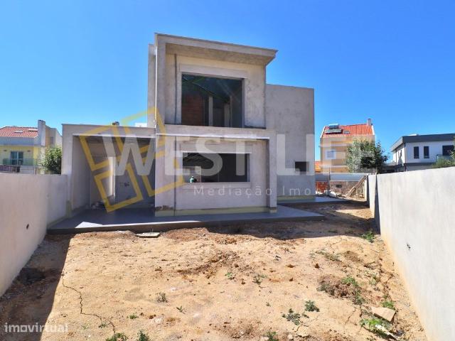 Moradia insolada, Tipologia T4, inserida num lote 368m2 NOVA P.