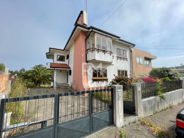 MORADIA T4 COM JARDIM | BAGUIM DO MONTE, GONDOMAR