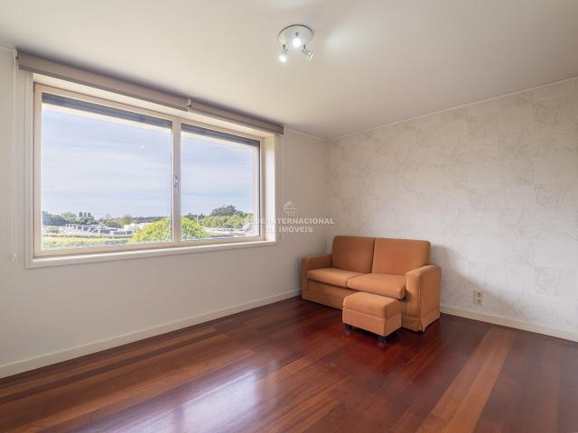 Moradia T4 com jardim e terraço em Aldoar