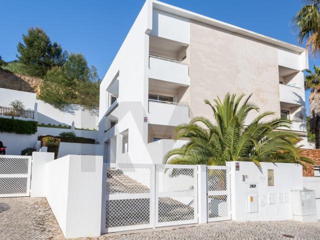 Moradia T4 com Jardim e Vista Mar a Dois Passos da Praia de São Pedro do Estoril