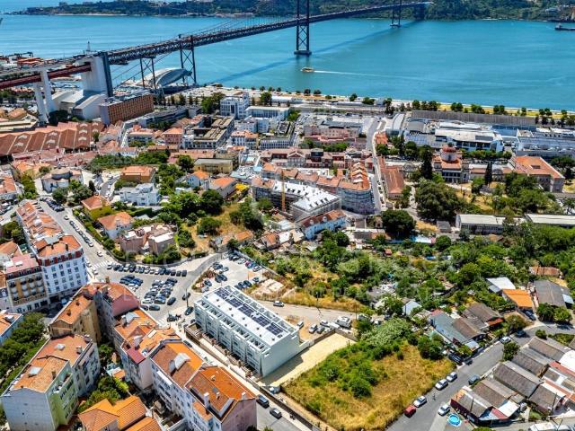 Moradia T4 com jardim e estacionamento em Alcântara, Lisboa 0m² Alcântara