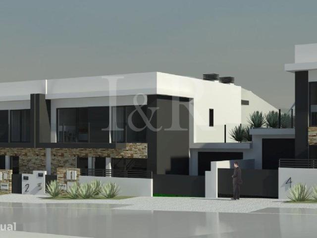 Moradia T4 com jardim e piscina na Sobreda, Almada