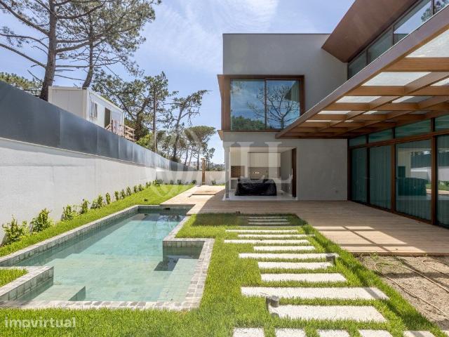 Moradia T4 com jardim e piscina no Estoril