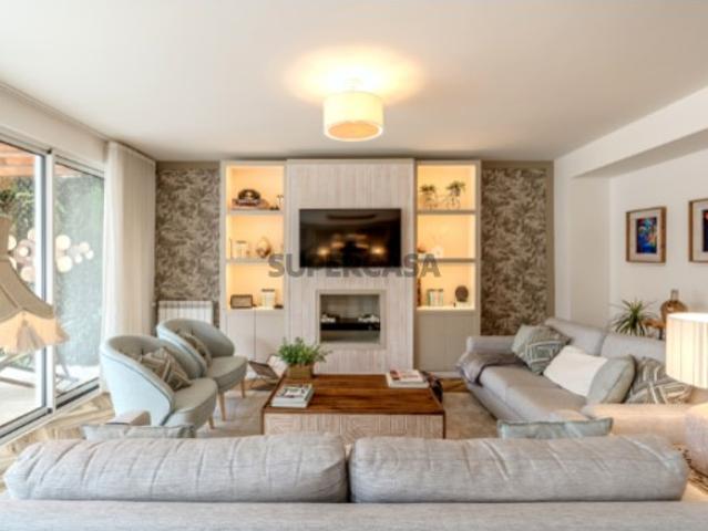 Moradia T4 com jardim e piscina no Estoril, Cascais