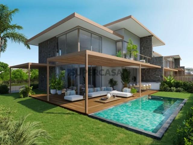 Moradia T4 com jardim e piscina em Oeiras