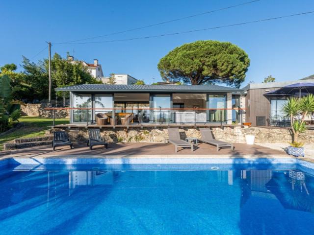 MORADIA T4 COM JARDIM E PISCINA EM VILA NOVA DE CERVEIRA