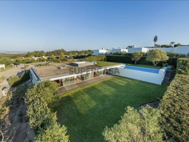 Moradia T4 com jardim e piscina junto à Lagoa de Óbidos