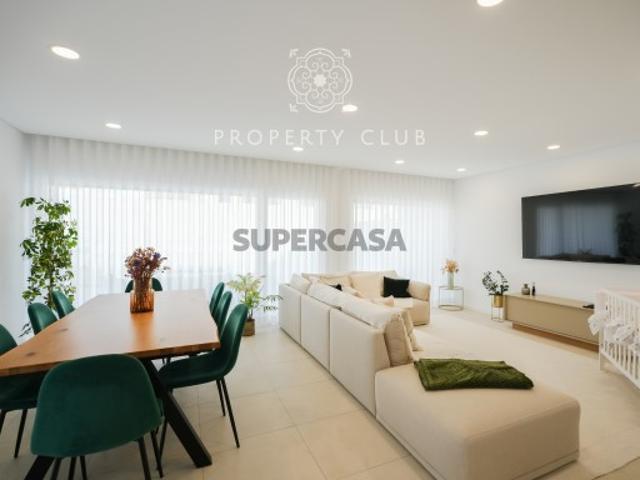 Moradia T4 com jardim e piscina