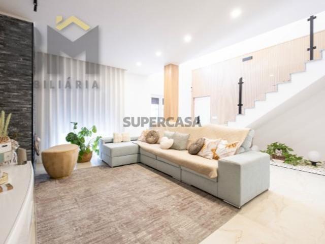Moradia T4 com jardim em Castelo Branco