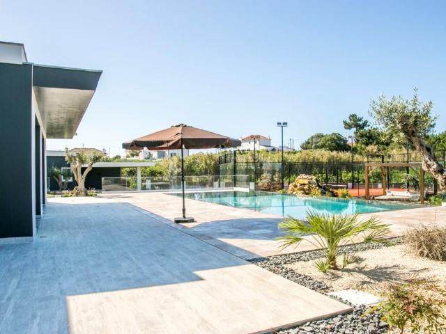 Moradia T4 com jardim, piscina e sauna perto da Ericeira 234m² Mafra