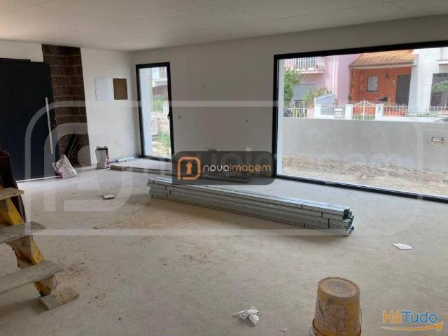 Moradia T4 com linhas modernas | Azurva | 26083565171