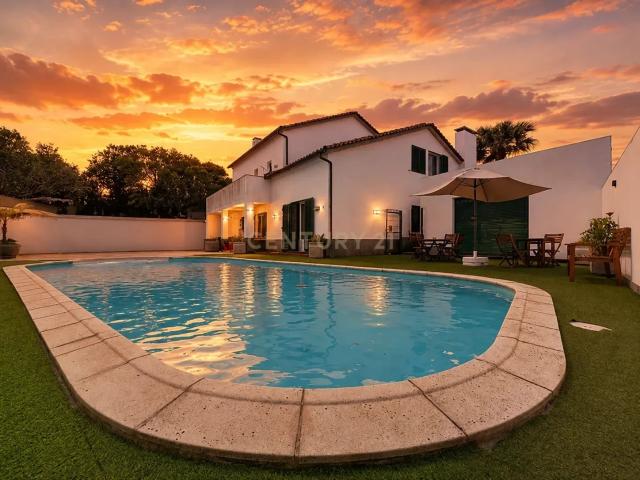MORADIA T4 COM LICENÇA DE ALOJAMENTO LOCAL, PISCINA E ENORME POTENCIAL DE RENTABILIZAÇÃO