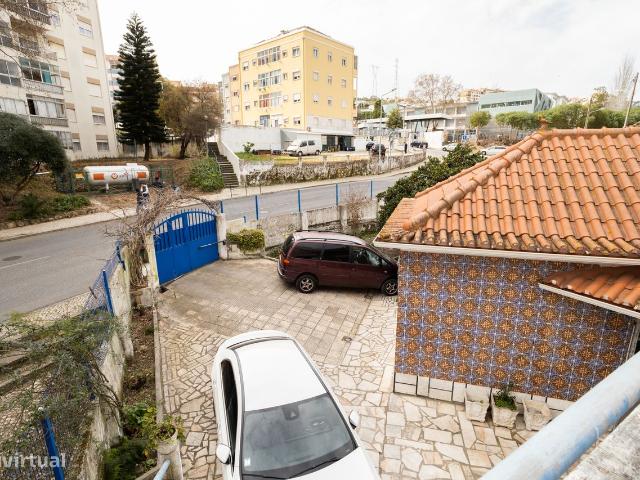 Moradia T4 com Logradouro e Garagem em Vila Franca de Xira