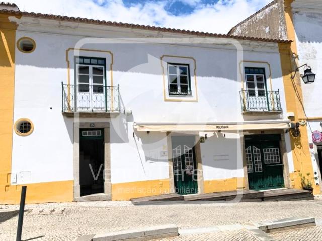 Moradia T4 com Pátio e Terraço no Centro Histórico de Évora IMÓVEL DA BANCA