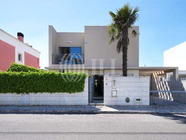 Moradia T4 com piscina, em Aldeia de Juzo, Cascais