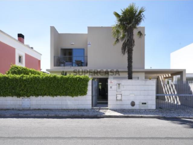 Moradia T4 com piscina, em Aldeia de Juzo, Cascais