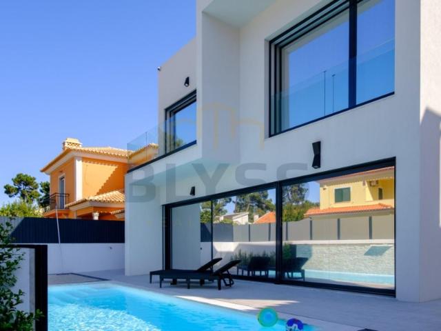Moradia T4 com Piscina na Aroeira Charneca da Caparica