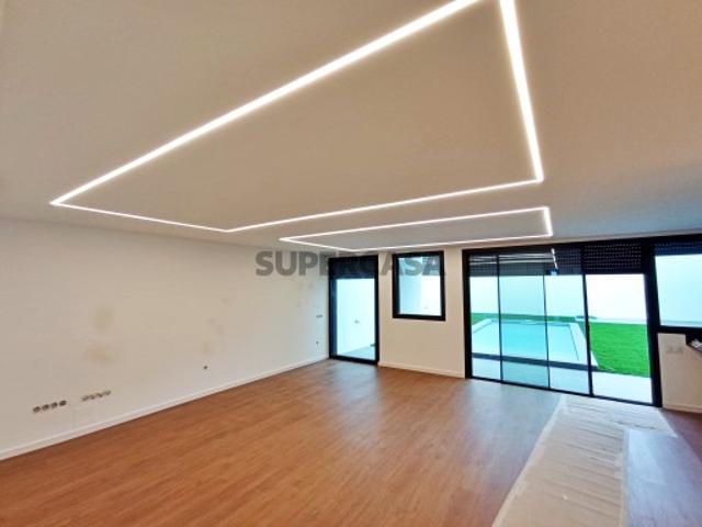 Moradia T4 com piscina na Cidade da Maia