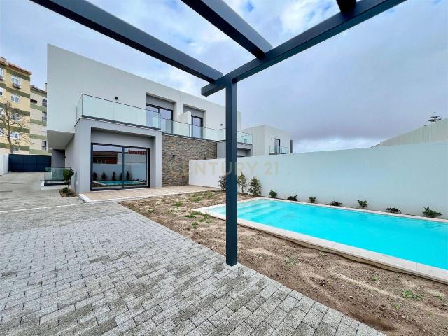 Moradia T4 com Piscina na Parede Cascais, Lisboa