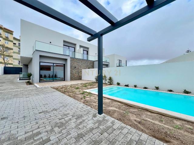 Moradia T4 com Piscina na Parede Cascais, Lisboa