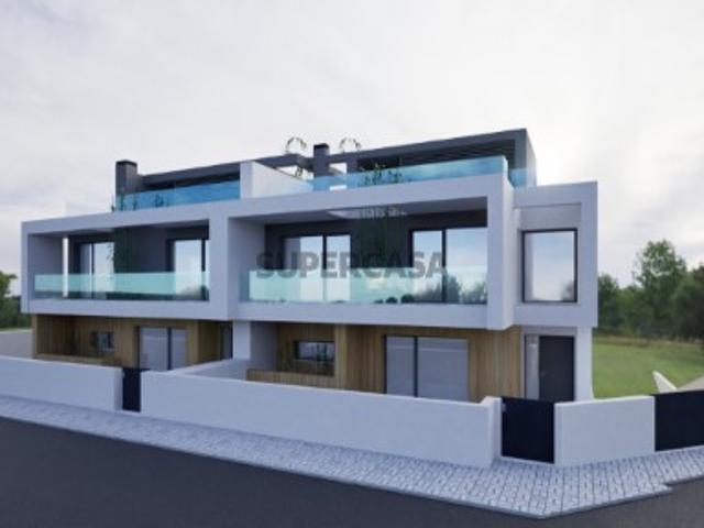 Moradia T4 com piscina no Bairro das Fontainhas em Santa Iria de Azóia