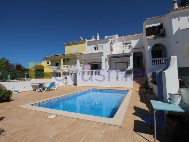 Moradia T4 com piscina no centro de Albufeira 156m² Albufeira e Olhos de Água