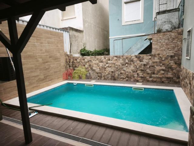 Moradia T4 com Piscina no Centro de Alhos Vedros