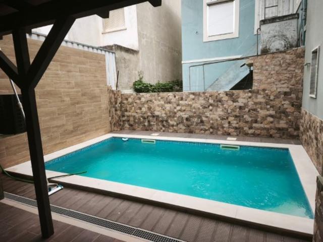Moradia T4 com Piscina no Centro de Alhos Vedros