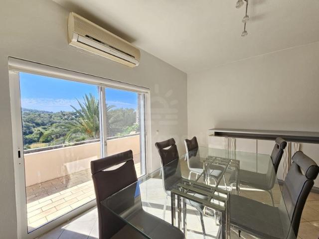 Moradia T4 com Piscina no Concelho de Loulé Excelente Localização e Potencial de Investimento