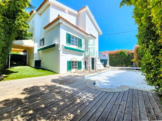 Moradia T4 com piscina, no Estoril, Cascais