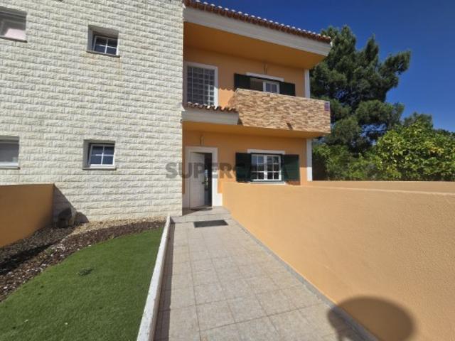 Moradia T4 com Piscina no Vale Ana Gomes em Setúbal