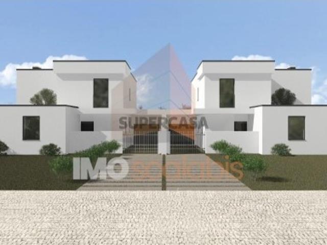 Moradia T4 com Piscina, Almeirim
