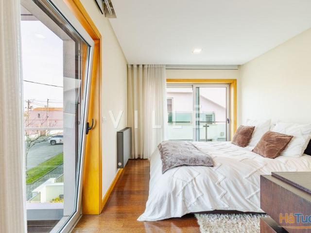 Moradia T4 com piscina aquecida e garagem dupla | 26064082676