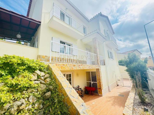 Moradia T4 com piscina aquecida e jardim em Vila Rei, Bucelas