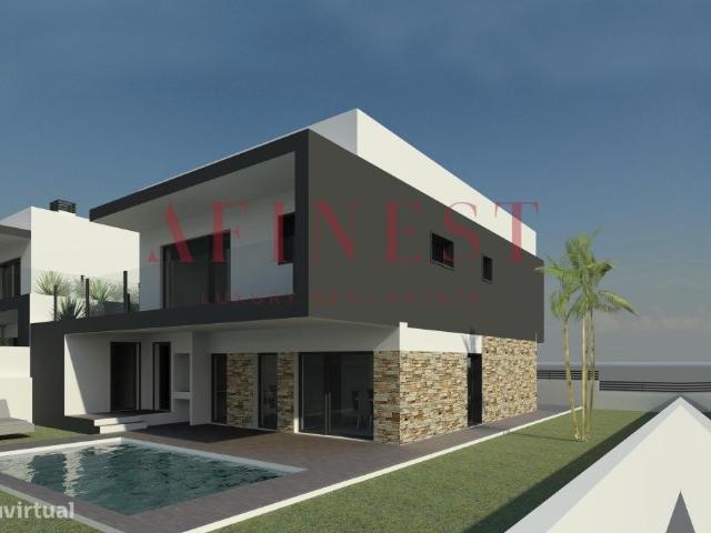 MORADIA T4 COM PISCINA E 3 SUITES NA SOBREDA, ALMADA
