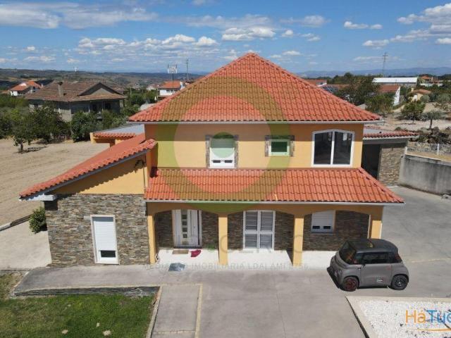 Moradia T4 com Piscina e Garagem em Vilarandelo | 26084099202