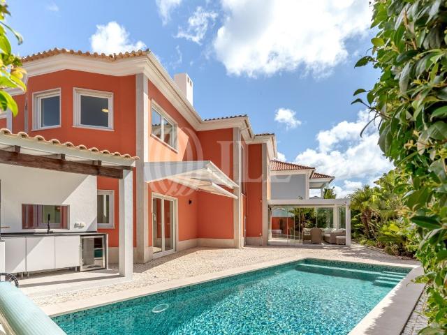 Moradia T4 com piscina e garagem, em Murches, Cascais 0m² Alcabideche