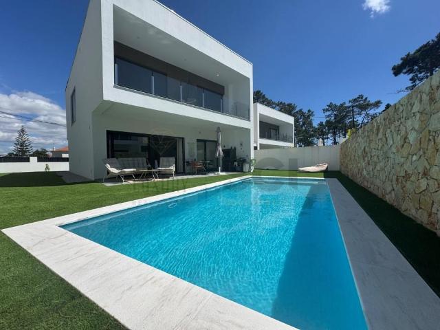 Moradia T4 com piscina e garagem na Marisol 151m² Charneca De Caparica