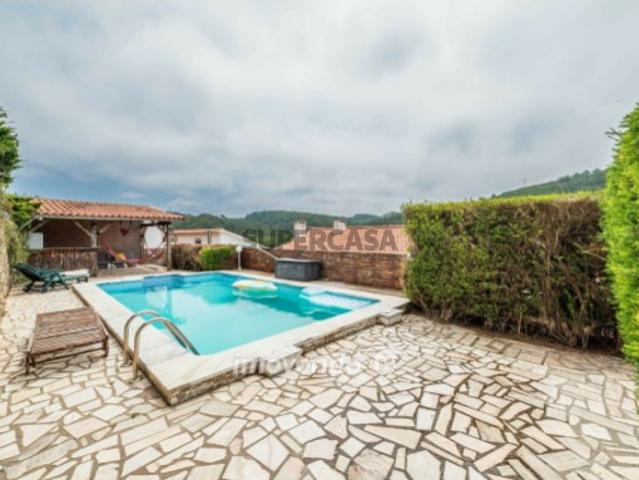 Moradia T4, com piscina e garagem, perto da praia, na Ericeira