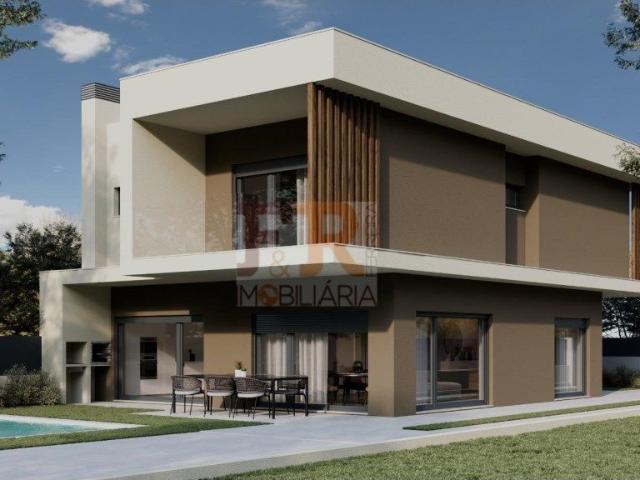 Moradia T4 com piscina e garagem Seixal