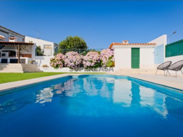Moradia T4 com Piscina e Duas Salas em Mira Sintra Conforto, Modernidade e Lazer!