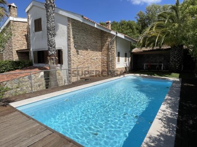 Moradia T4 com piscina e jardim, na Aldeia Grande, Setúbal