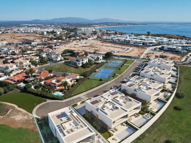 Moradia T4 com piscina e jardim, na Ponta da Piedade, locali. 297m² Lagos São Sebastião e Santa Maria