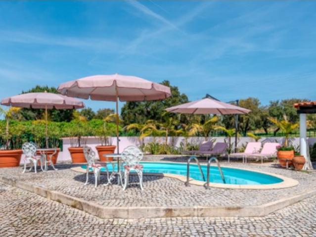 Moradia T4 com piscina e jardim à venda em Setúbal